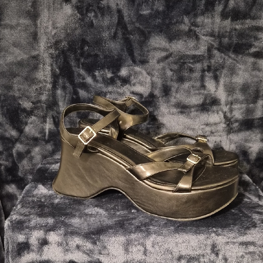 Chic Metallic Platform Sandals